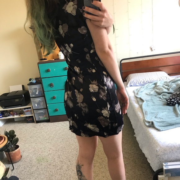 Satin / silk black floral dress - Picture 2 of 7